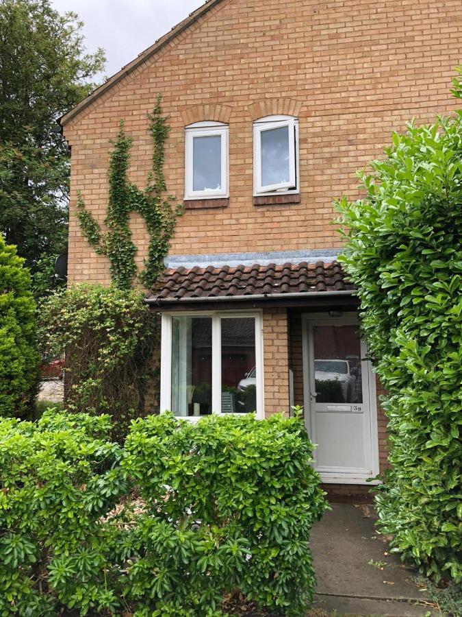 Rowan Tree Villa Aylesbury  Eksteriør bilde